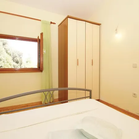 Apartman Karbuni Bb Ii *