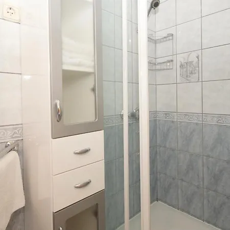 Karbuni Bb Ii Lägenhet