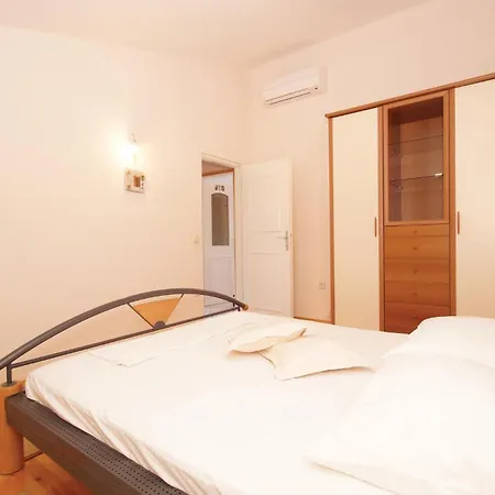 Karbuni Bb Ii Lägenhet *