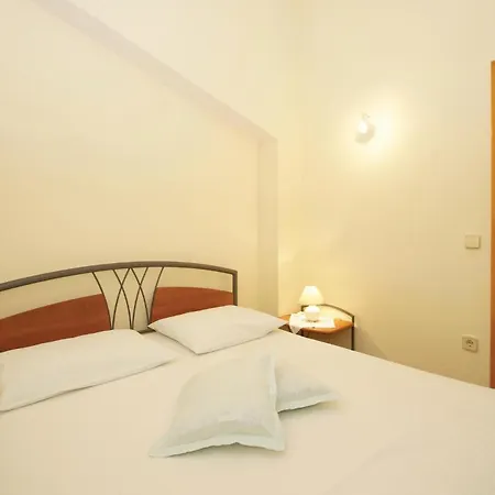 Karbuni Bb Ii * Blato (Korcula)