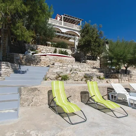 Karbuni Bb Ii Lägenhet *