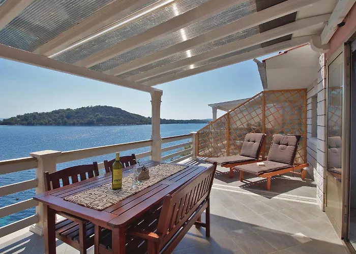 Karbuni Bb Ii דירה