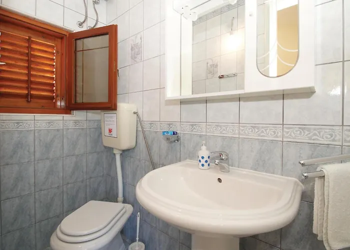 Karbuni Bb Ii Blato (Korcula)